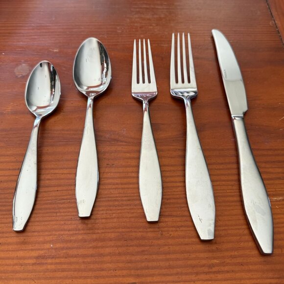 Oneida Comet Stainless Flatware Set 5 Pieces - Picture 1 of 2